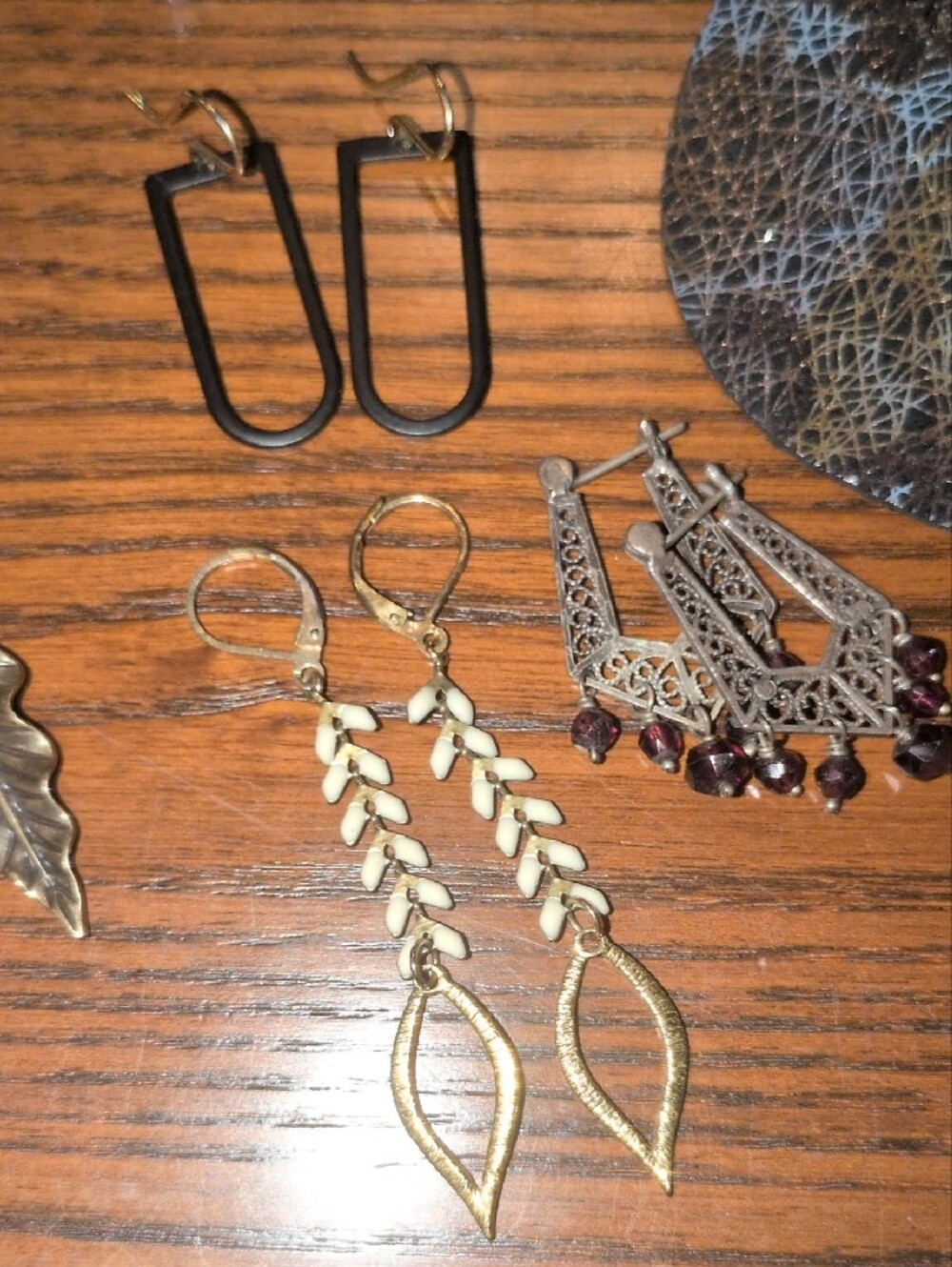 Lot Assorted Women’s Jewelry Set - Pink, Black, Multicolor Earrings & Bracelets - Picture 17 of 17